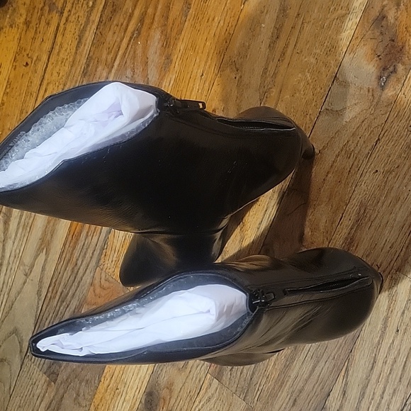 Vince Camuto Boots - Picture 7 of 10